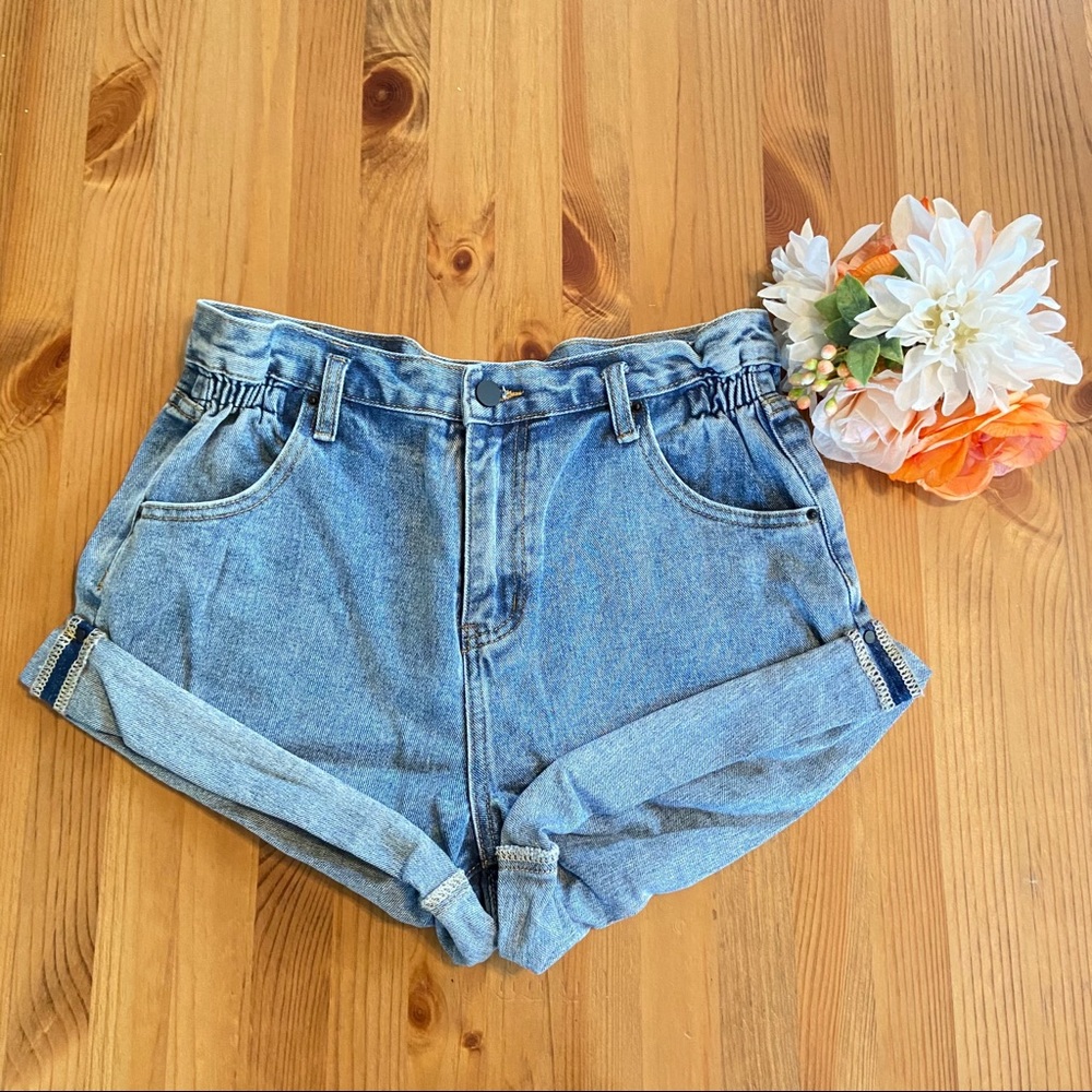 Bijou.Lin Cuff Denim Short size 4/28 NWOT